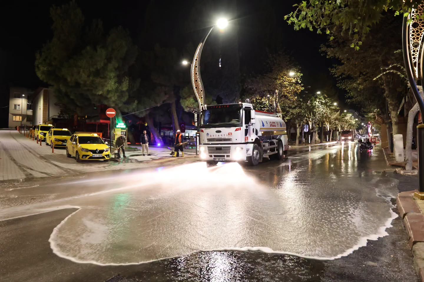 Yol ve Kaldırım Temizliği Gerçekleştirildi - T.C. Merzifon Belediyesi