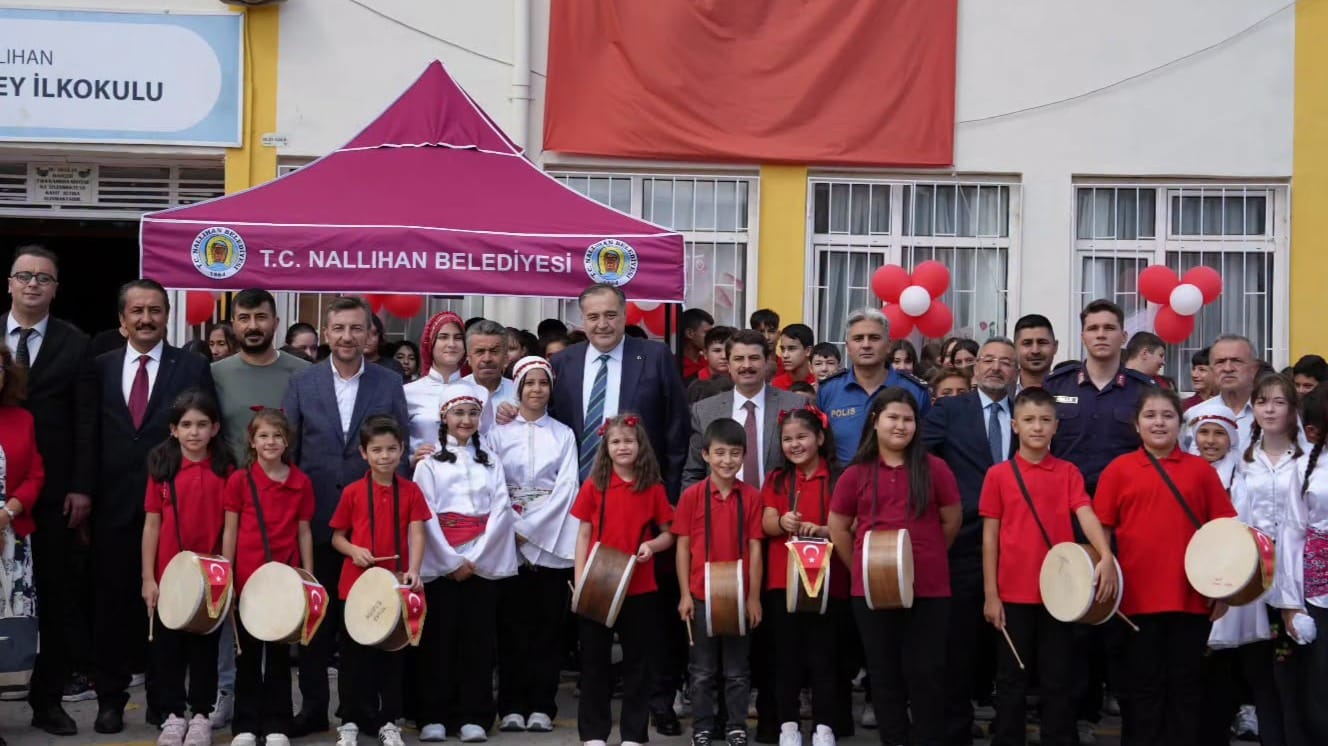 Belediye Başkanımız Sayın Ertunç Güngör Okula Yeni Başlayan Öğrencilerimizle Bir Araya Geldi