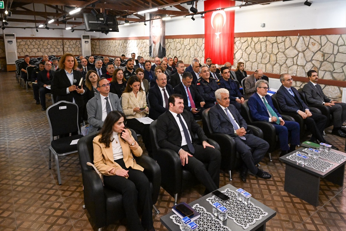Vali Uğur Turan, Kırklareli'nde il idare şube başkanlarıyla bir araya geldi