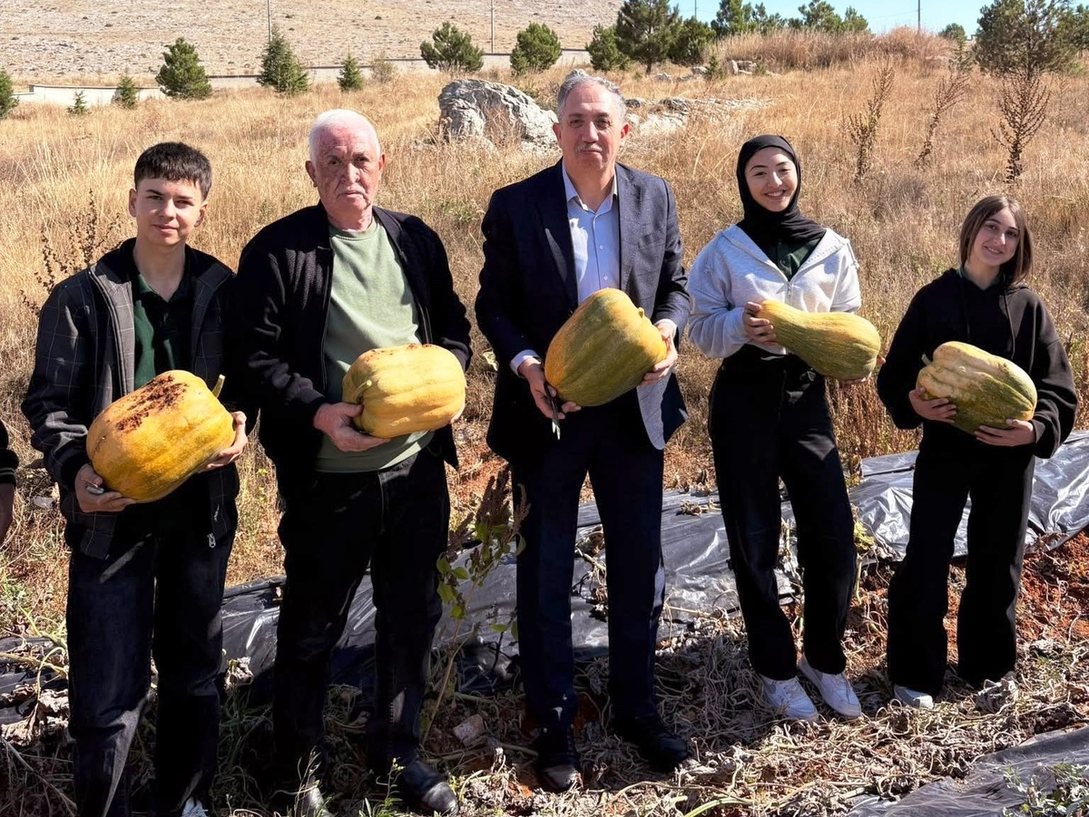 Altıntaş’ta öğrencilerin emeği kabak tatlısı oldu