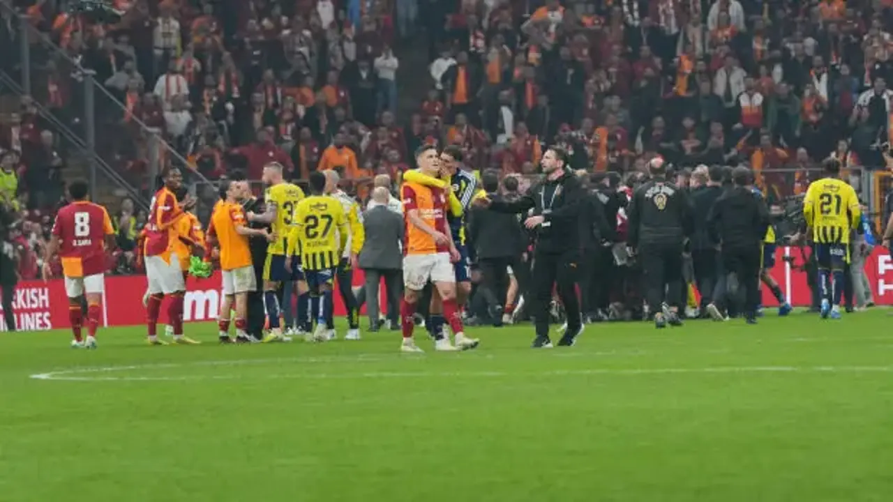 Fenerbahçe'den derbide çıkan kavga için flaş açıklama: Rakip takım olayları körüklemiştir