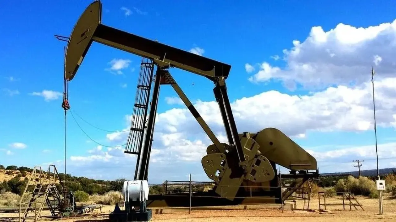 Petrol fiyatlarındaki artış Rusya'nın enerji gelirlerindeki düşüşü önleyemedi