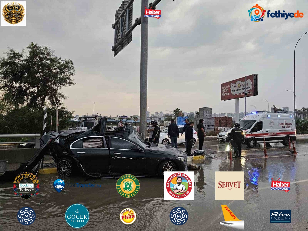 Adana Seyhan'da otomobil tabela direğine çarptı, sürücü hayatını kaybetti