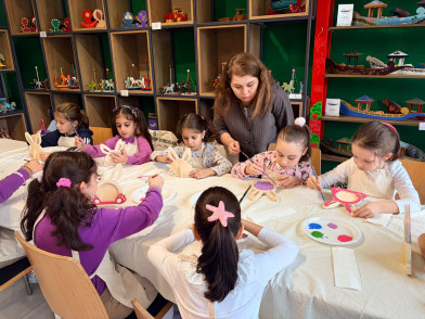 Eyüp Oyuncakları Ahşap Atölyesi'nde kız çocuklarına özel etkinlik