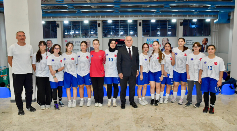 Başkan Turan, Mimar Sinan Yüzme Havuzu ve Spor Merkezi'ni Ziyaret Ederek Çalışmaları Yerinde İnceledi