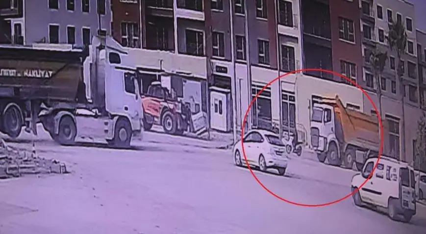 Hatay’da korkunç ölüm! Motosiklet sürücüsü kamyonun altında kaldı