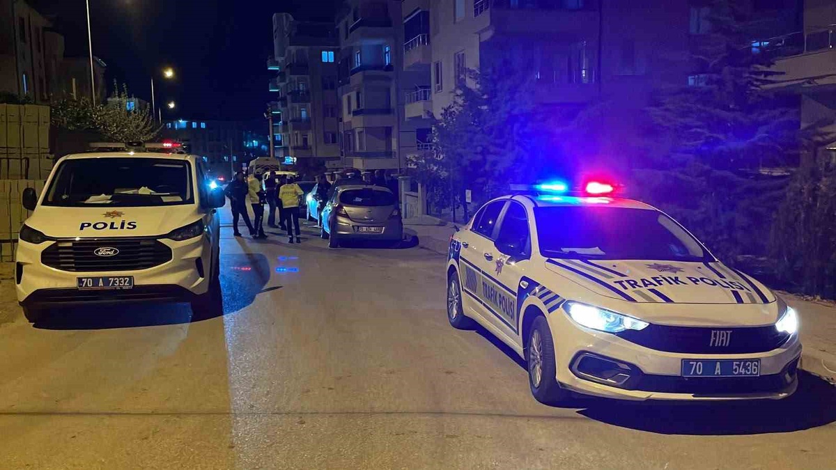 Karaman'da otomobil park halindeki araca çarptı, kazada 1 kişi yaralandı