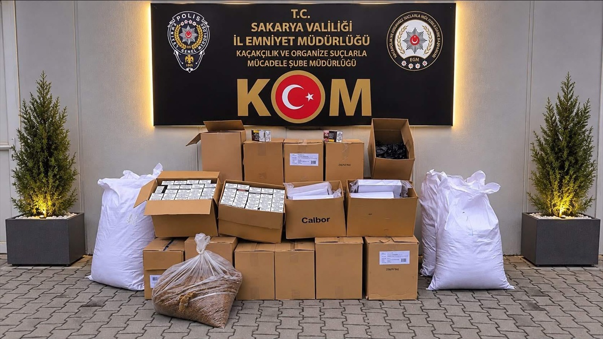 Sakarya'nın Adapazarı ilçesinde operasyonda 203 bin 500 kaçak makaron ele geçirildi