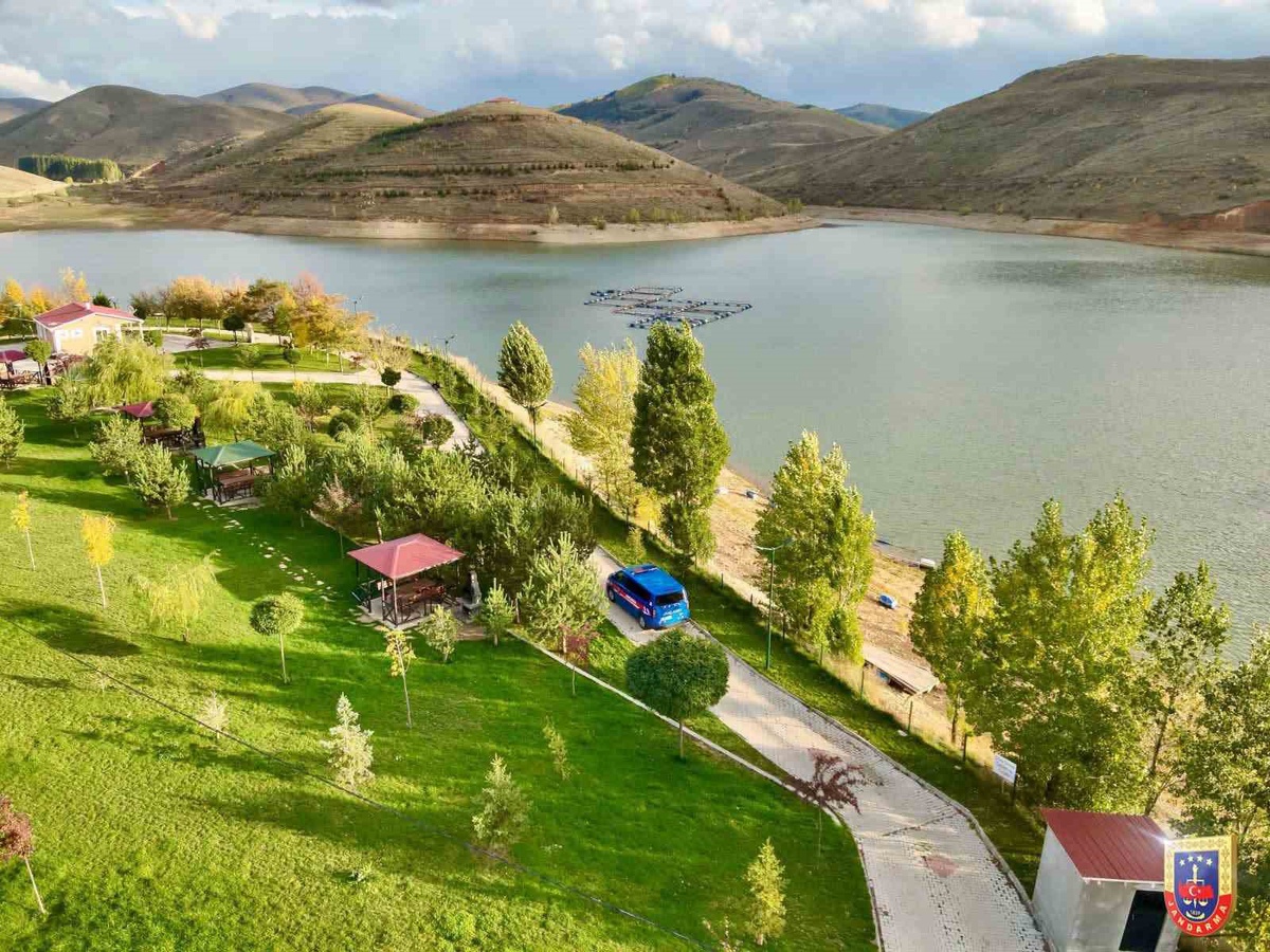 Jandarma Genel Komutanlığı, Bayburt Gökçedere'de devriye görüntülerini paylaştı