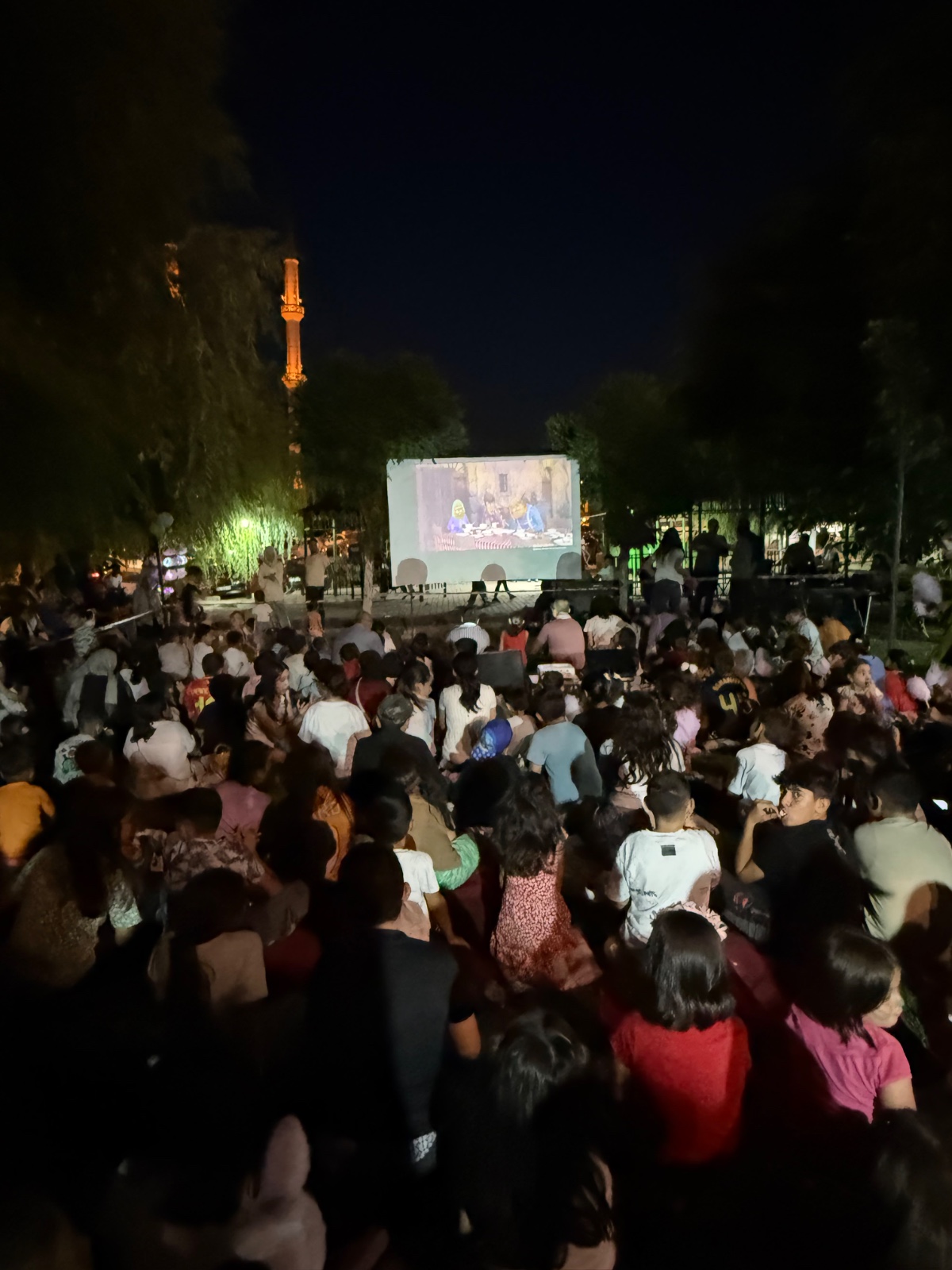 Ağaçören’de çocuklara özel eğlence ve sinema gösterimi düzenlendi