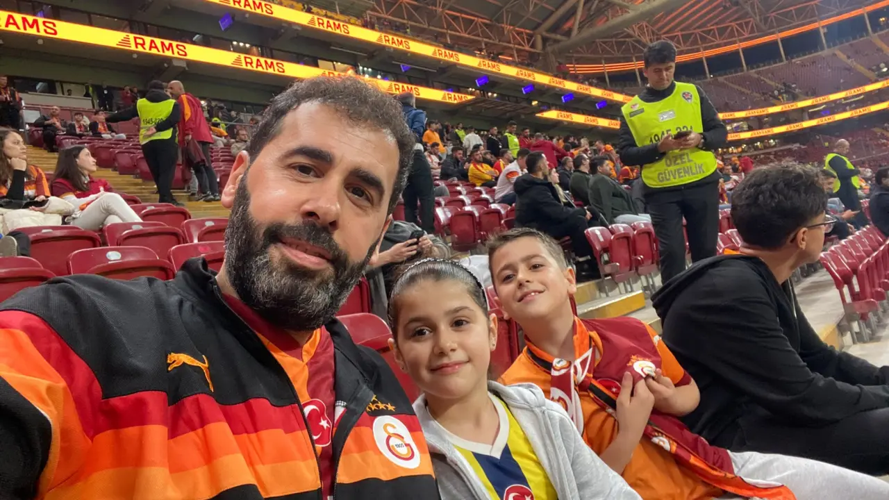 F.Bahçe formasıya G.Saray tribününde derbiyi izlemişti! O anları anlattı