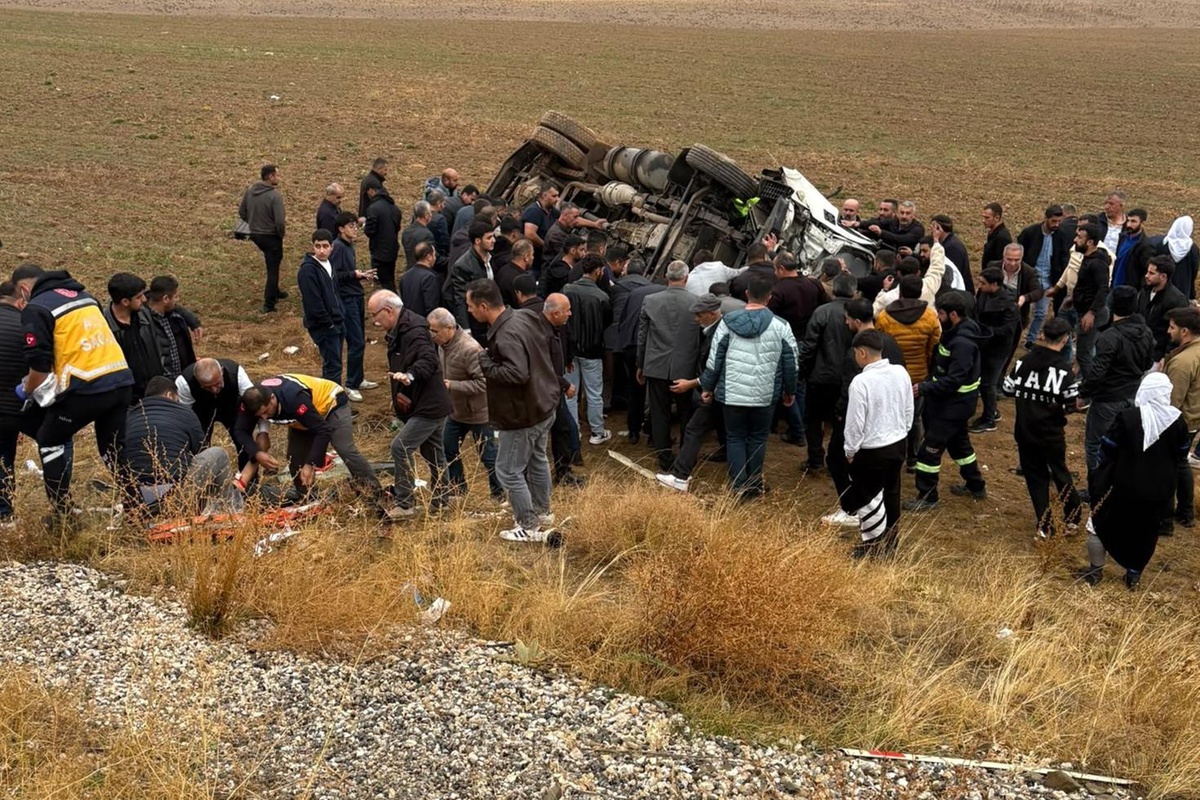 Van'da trafik kazasında yaralanan polis memuru Tayfun Akalan şehit oldu