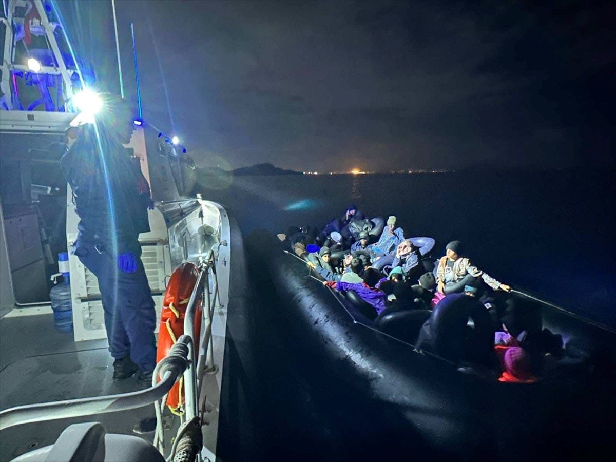 Sahil Güvenlik İzmir'de Aliağa, Foça ve Menderes'te 111 düzensiz göçmen yakaladı