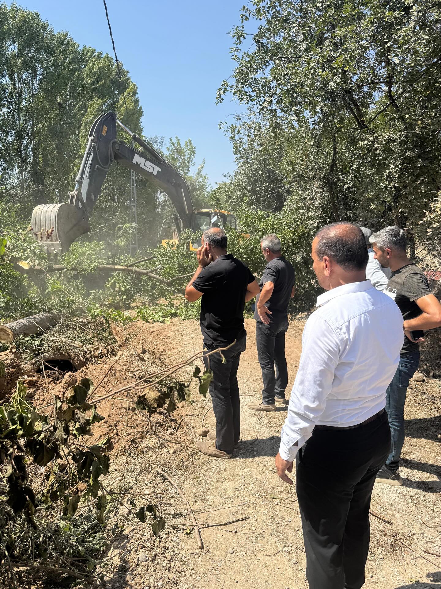 Durucasu mahallesi’nde yıllardır beklenen yol açma çalışması başladı