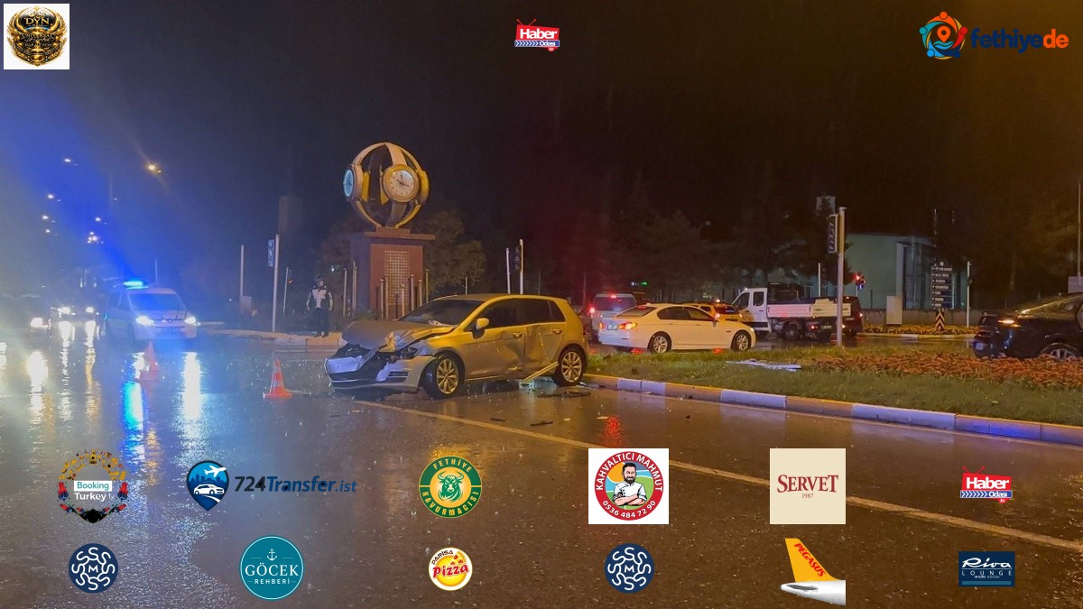 Erzincan'da kavşakta iki otomobil çarpıştı, 3 kişi yaralandı