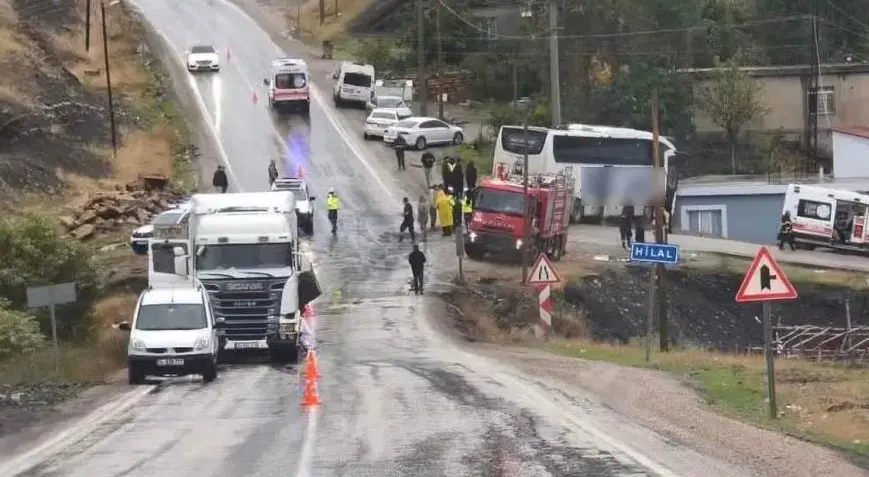 Şırnak'ta feci kaza! Otobüs ile TIR çarpıştı, çok sayıda yaralı var