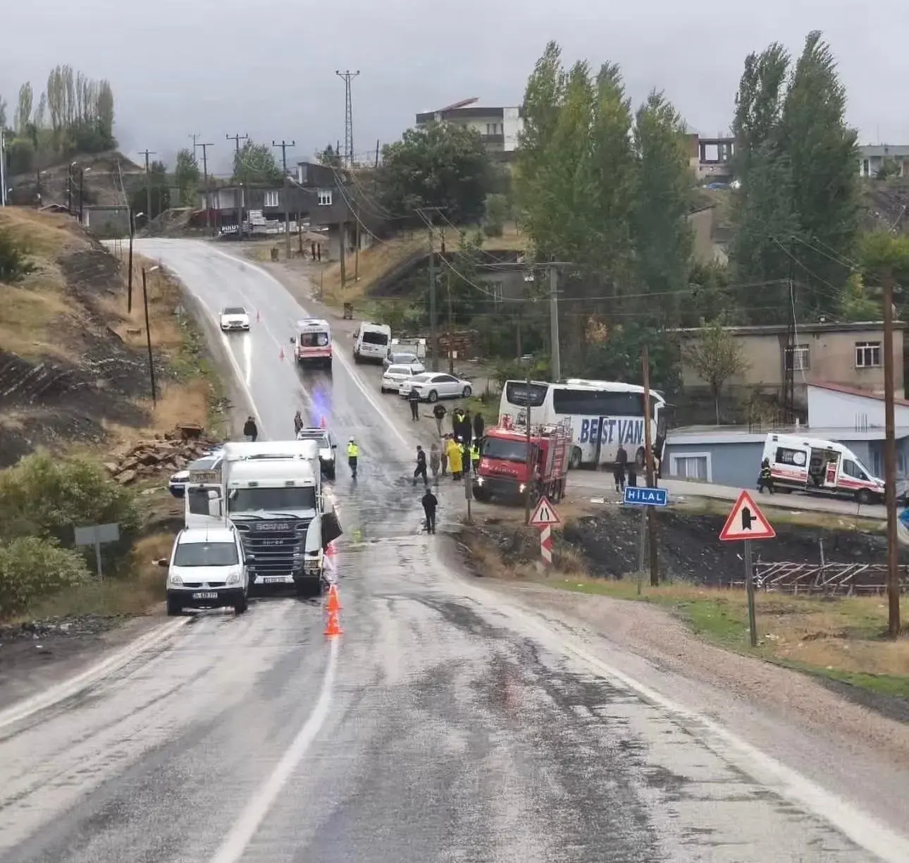 Şırnak'ta feci kaza! Otobüs yoldan çıktı, 15 yaralı