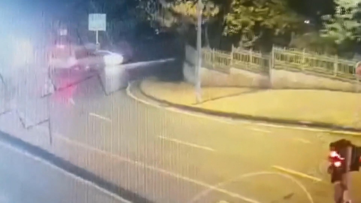 Taksim'de kaza sonrası servis şoförü götürülüp darbedildi, 80 bin lirası gasbedildi