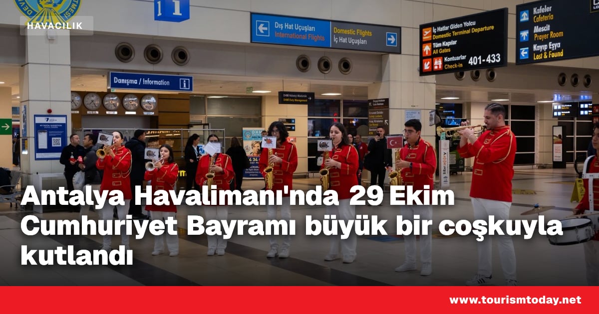 Antalya Havalimanı'nda 29 Ekim Cumhuriyet Bayramı büyük bir coşkuyla kutlandı