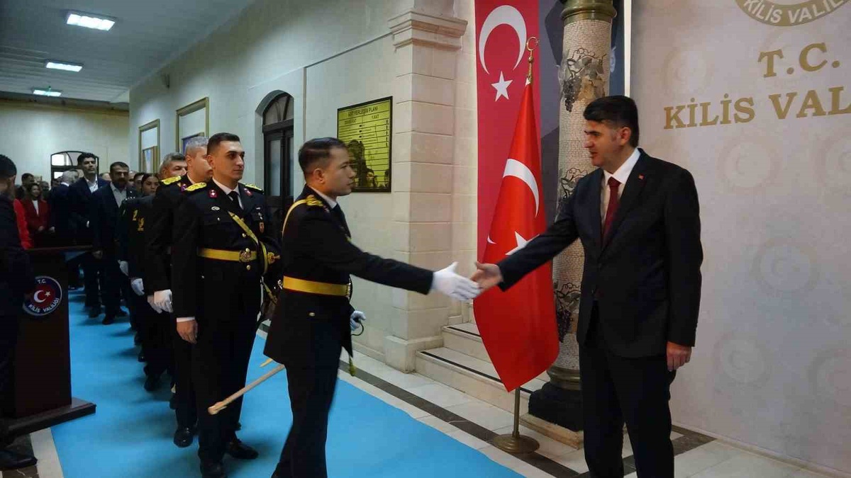 Kilis Valisi Kalaylı, 29 Ekim Cumhuriyet Bayramı tebriklerini törende kabul etti