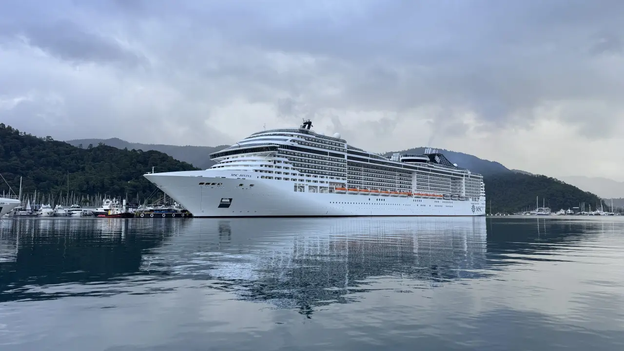 Marmaris'e "MSC Divina" kruvaziyeriyle 3 bin 933 turist geldi