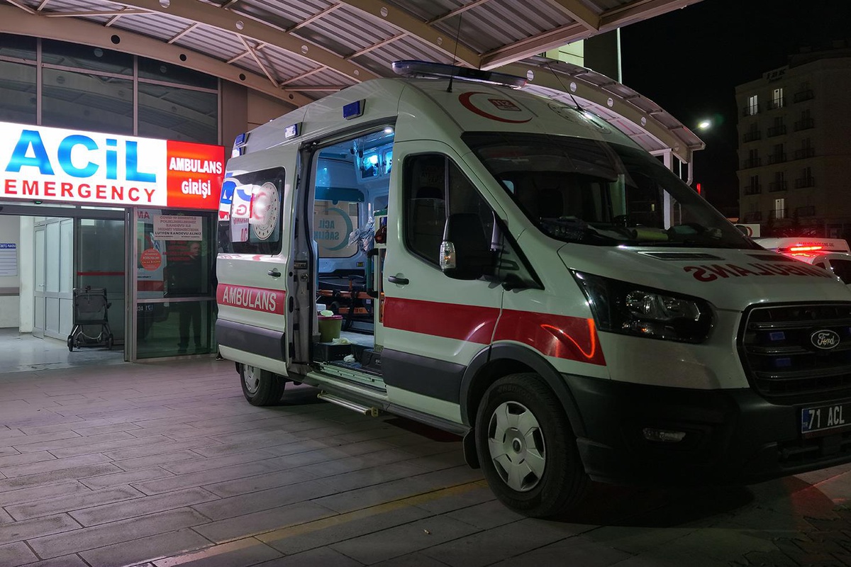Yemek sofrasında evlat dehşeti: Babasını bıçakla öldürdü