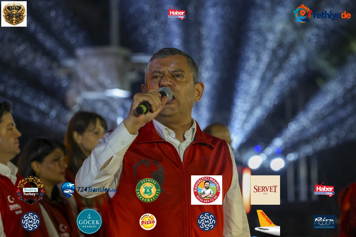 Kadıköy'de Cumhuriyet'in 103. yılı Özgür Özel'in katılımıyla kutlandı