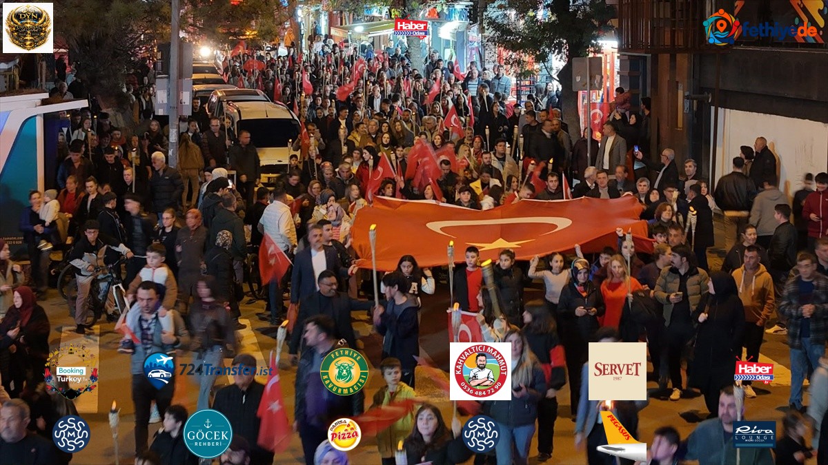 Kırıkkale Belediyesi Cumhuriyet'in 103. yıl dönümünde fener alayı ve konser düzenledi