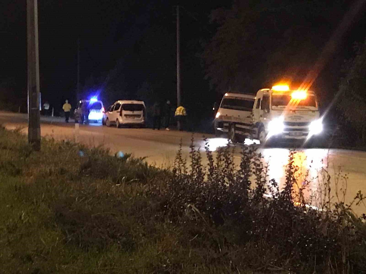 Konya Ereğli'de tırın temas ettiği otomobil şarampole düştü, sürücüsü yaralandı