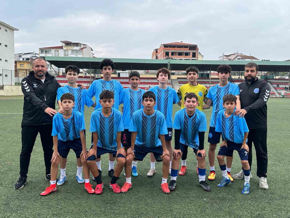 1299 Bilecik Spor Kulübü 14U Futbol Takımı, Osmanelispor'u hazırlık maçında 7-0 yendi