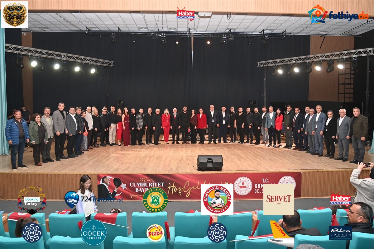 Kumluca'da öğretmenler sahne aldı, Cumhuriyet'in 103. yılı konserle kutlandı