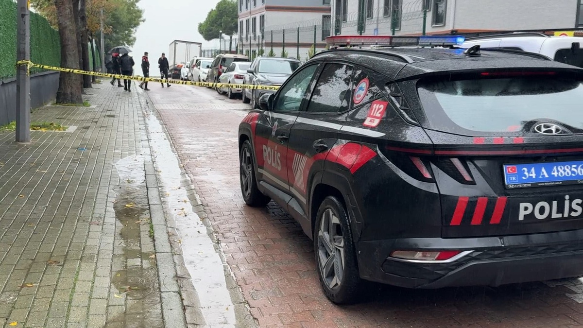 Avcılar'da park kavgasını ayıran bekçi, kendisini darbeden M.S.'yi ayağından vurdu