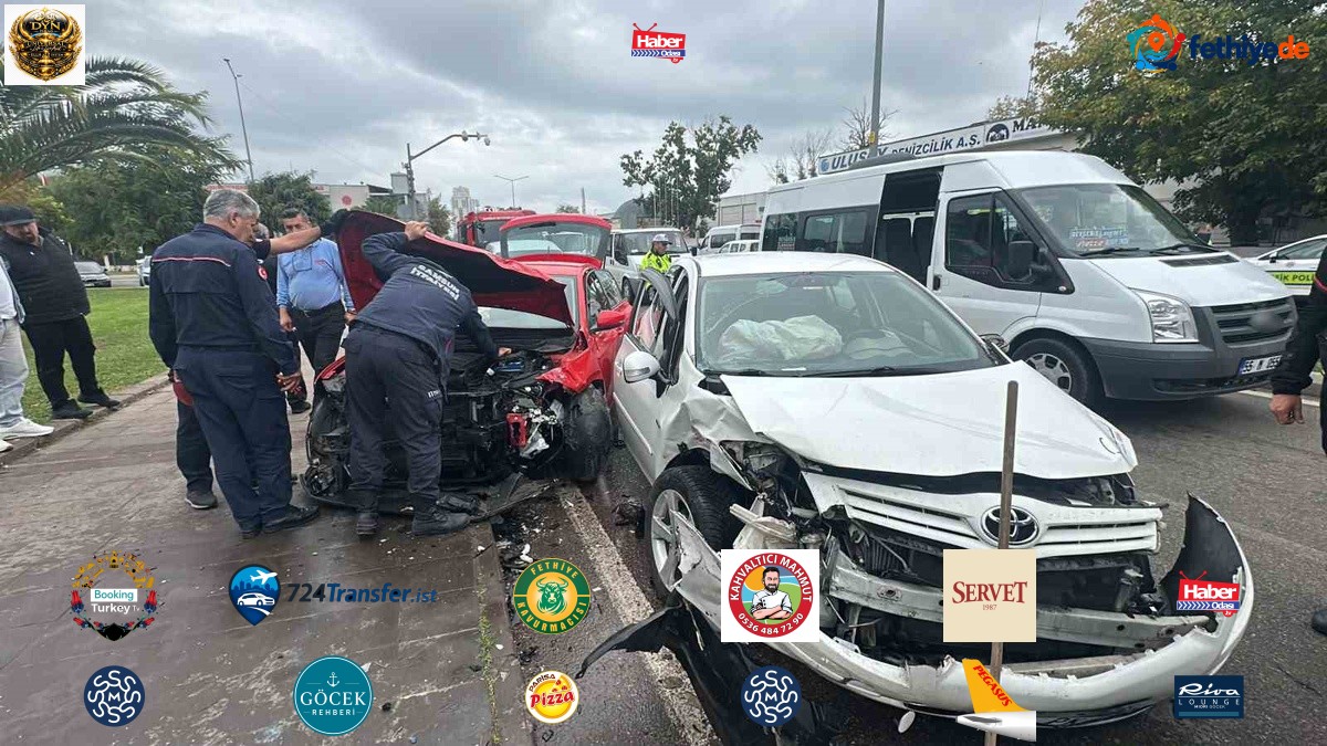 Samsun İlkadım'da iki otomobil kafa kafaya çarpıştı, 1'i ağır 2 sürücü yaralandı