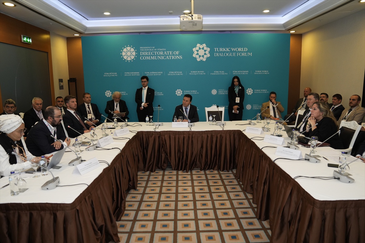 Türk Dünyası Diyalog Forumu'nda gelecek stratejisi yuvarlak masada ele alındı