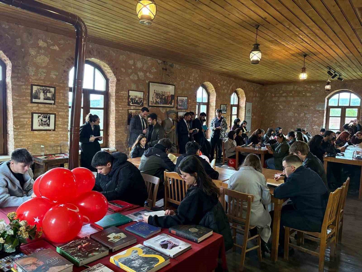 Balıkesir Üniv. Kütüphane Topluluğu, Cumhuriyet'in 103. yılında Akbaş'ta kitap okudu
