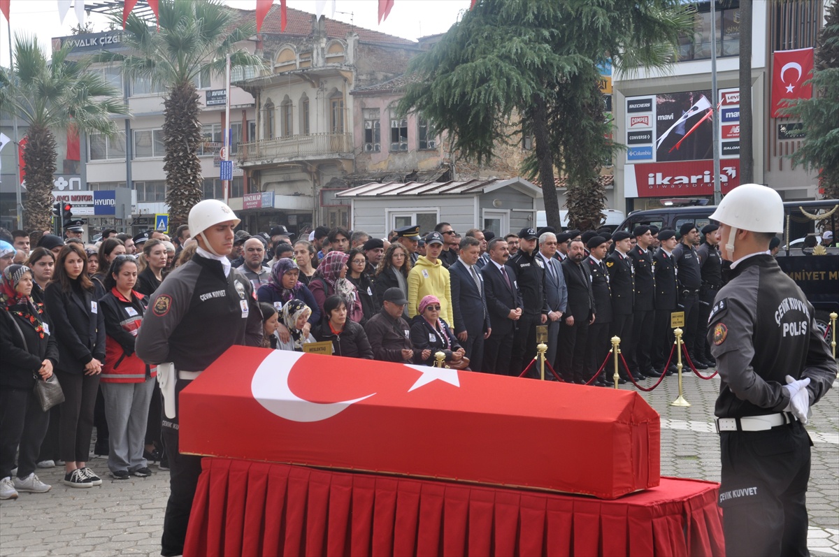İzmir Ödemiş'te beyin kanaması geçiren 54 yaşındaki polis memuru toprağa verildi