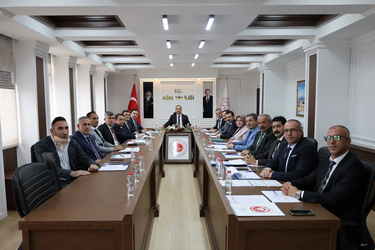 Ağrı'da kaymakamlar sosyal yardım ve okul güvenliğini değerlendirdi