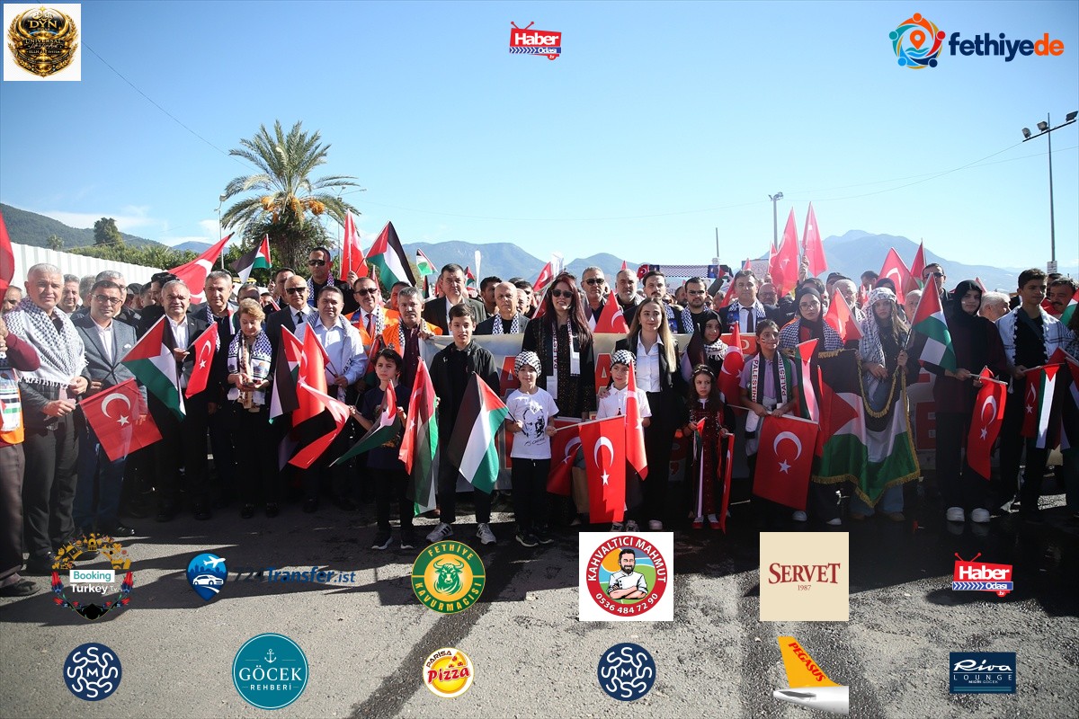 Alanya'da öğrenciler ve vatandaşlar Gazze için slogan atmadan yürüdü