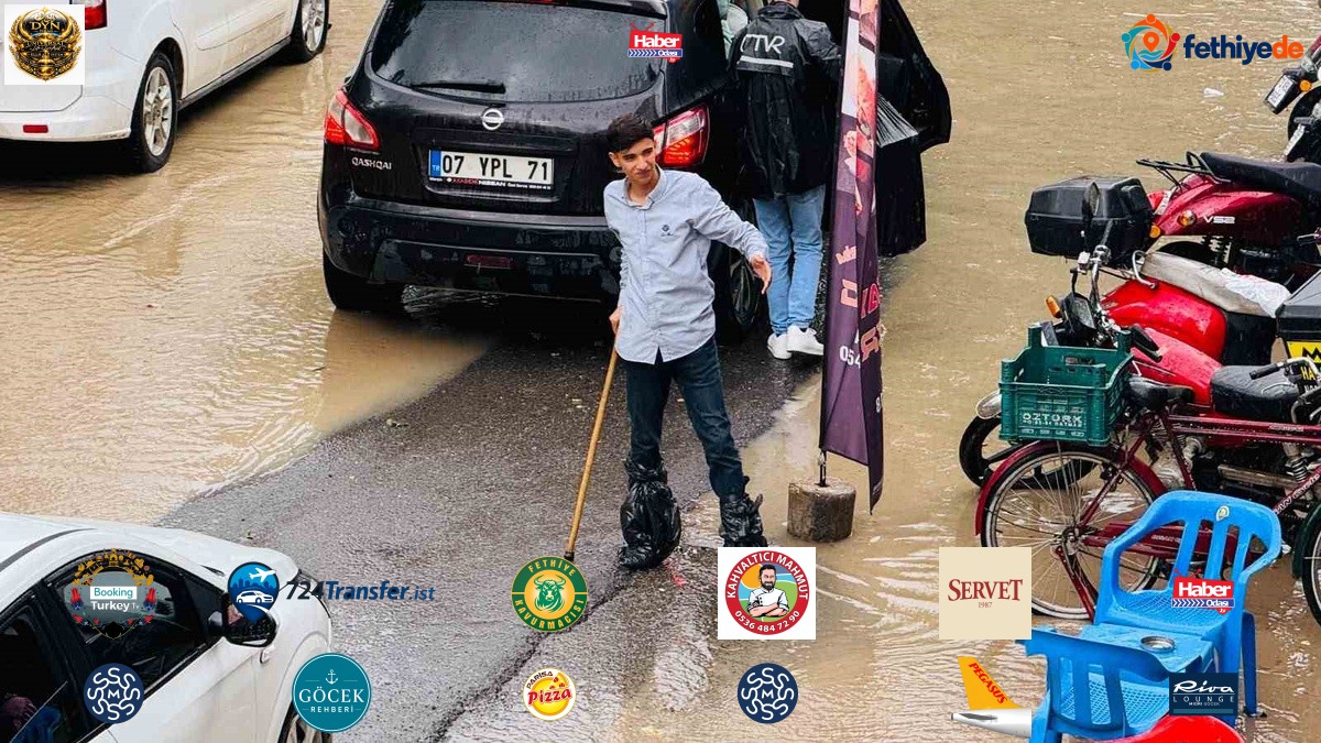 Şırnak Cizre'de sağanak sokakları sular altında bıraktı, uzun araç kuyruğu oluştu