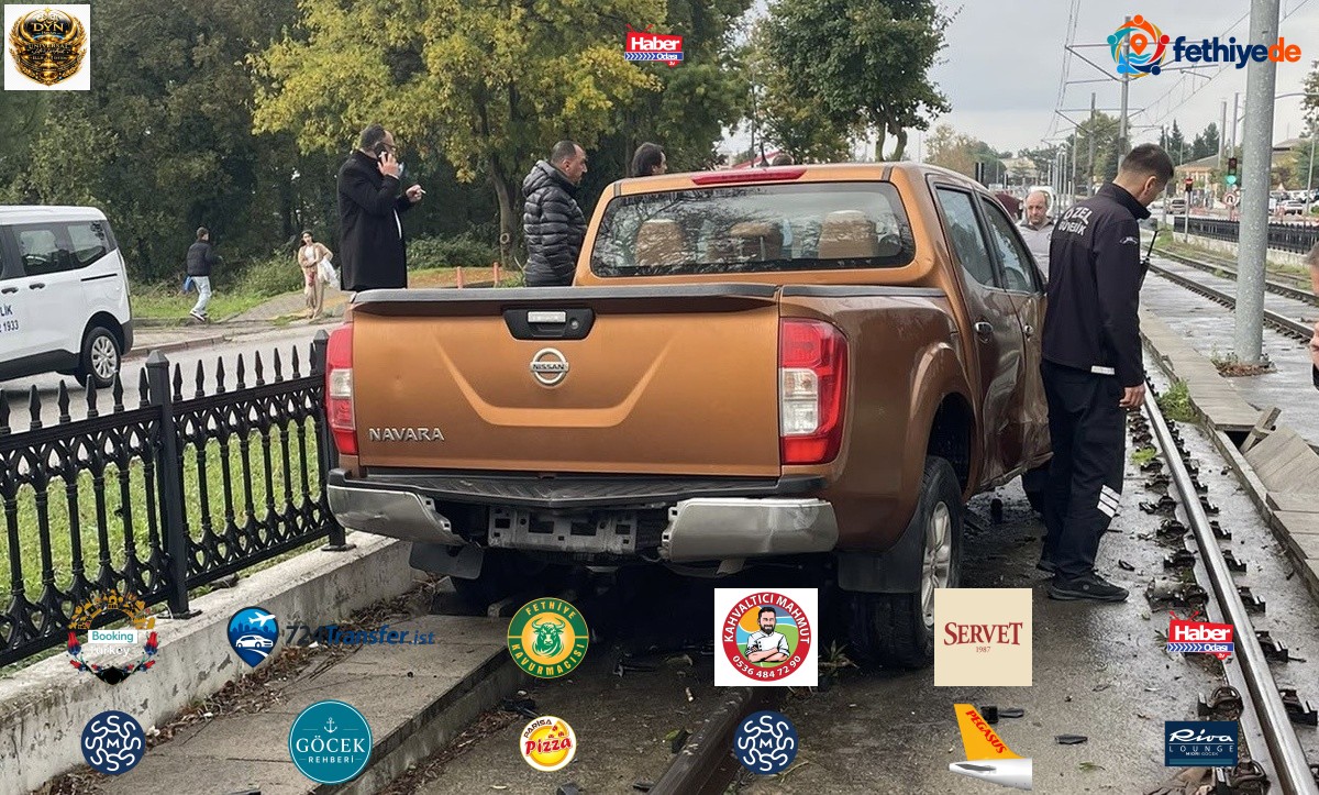Samsun Atakum'da kontrolden çıkan pikap tramvay yoluna girdi, seferler normale döndü