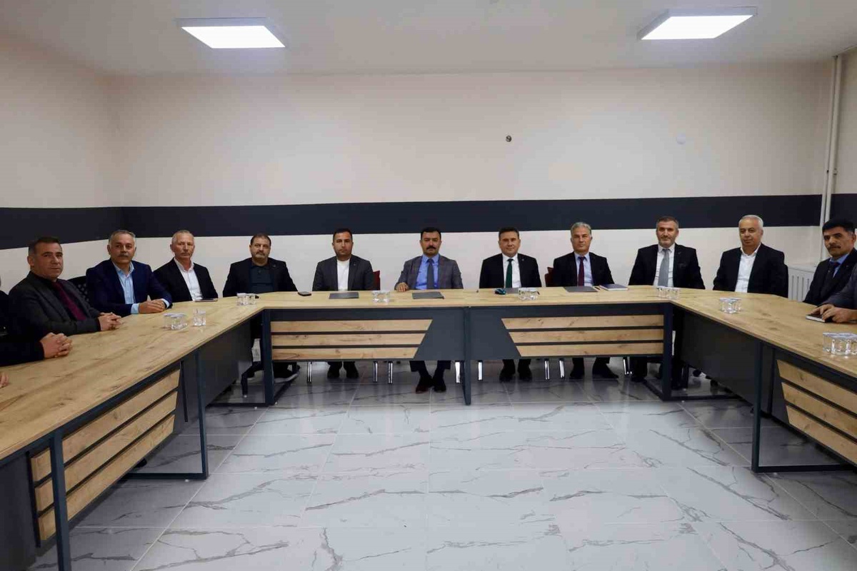 Adıyaman Kahta'da Kaymakam başkanlığında Milli Teknoloji Hamlesi toplantısı yapıldı
