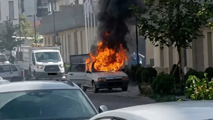 Kahramanmaraş'ta seyir halindeki otomobil alev alev yandı!