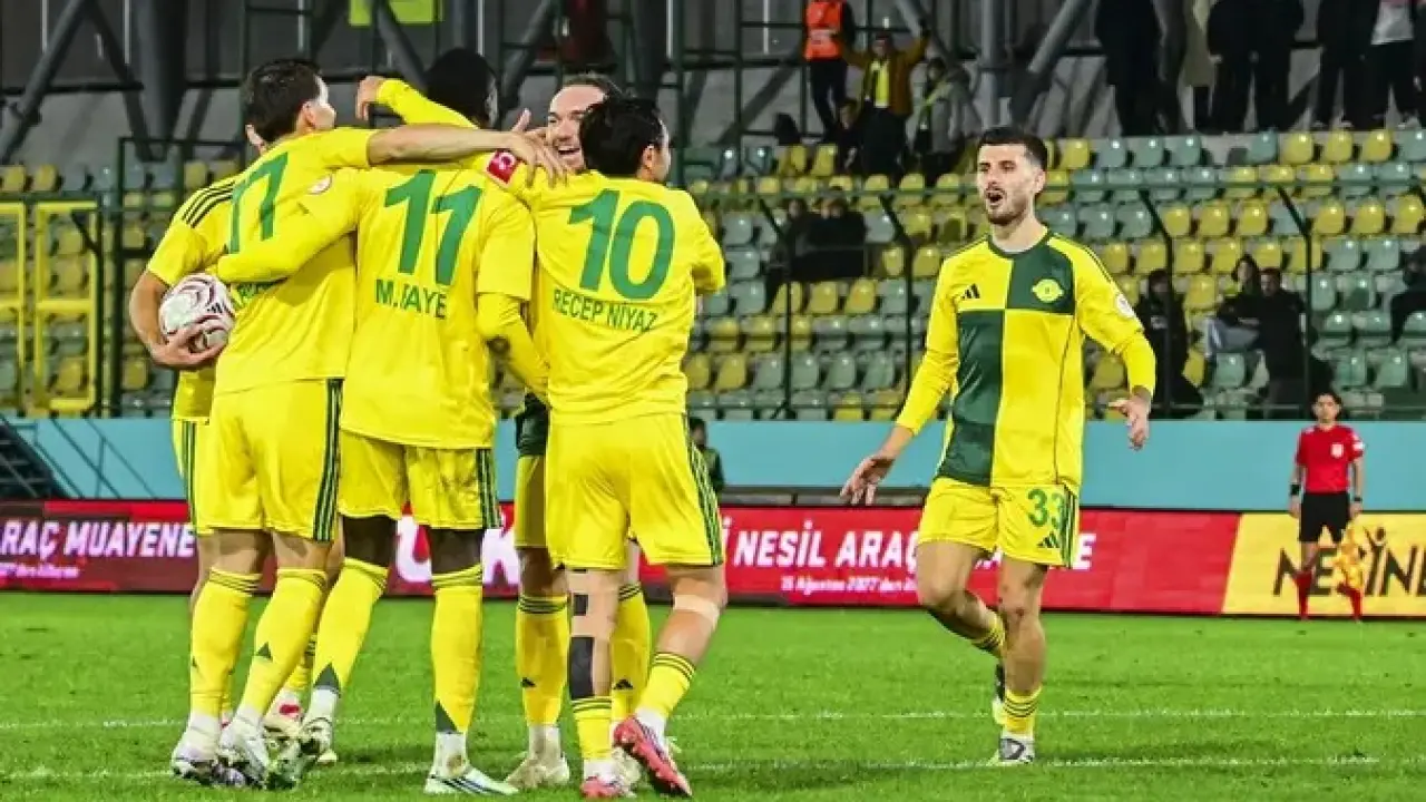 TFF 1. Lig'de 5 gollü maçı İstanbul ekibi kazandı