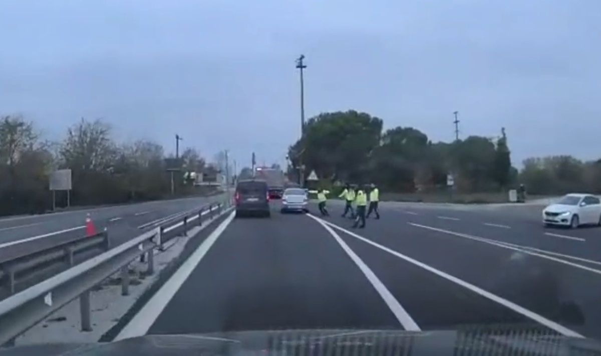 Sakarya'da ters yöne giren uyuşturucu şüphelisi kovalamacayla yakalandı