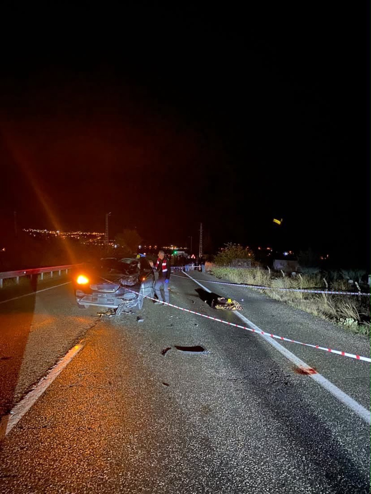 Elazığ'da yolun karşısına geçen şahsa otomobil çarptı, şahıs hayatını kaybetti