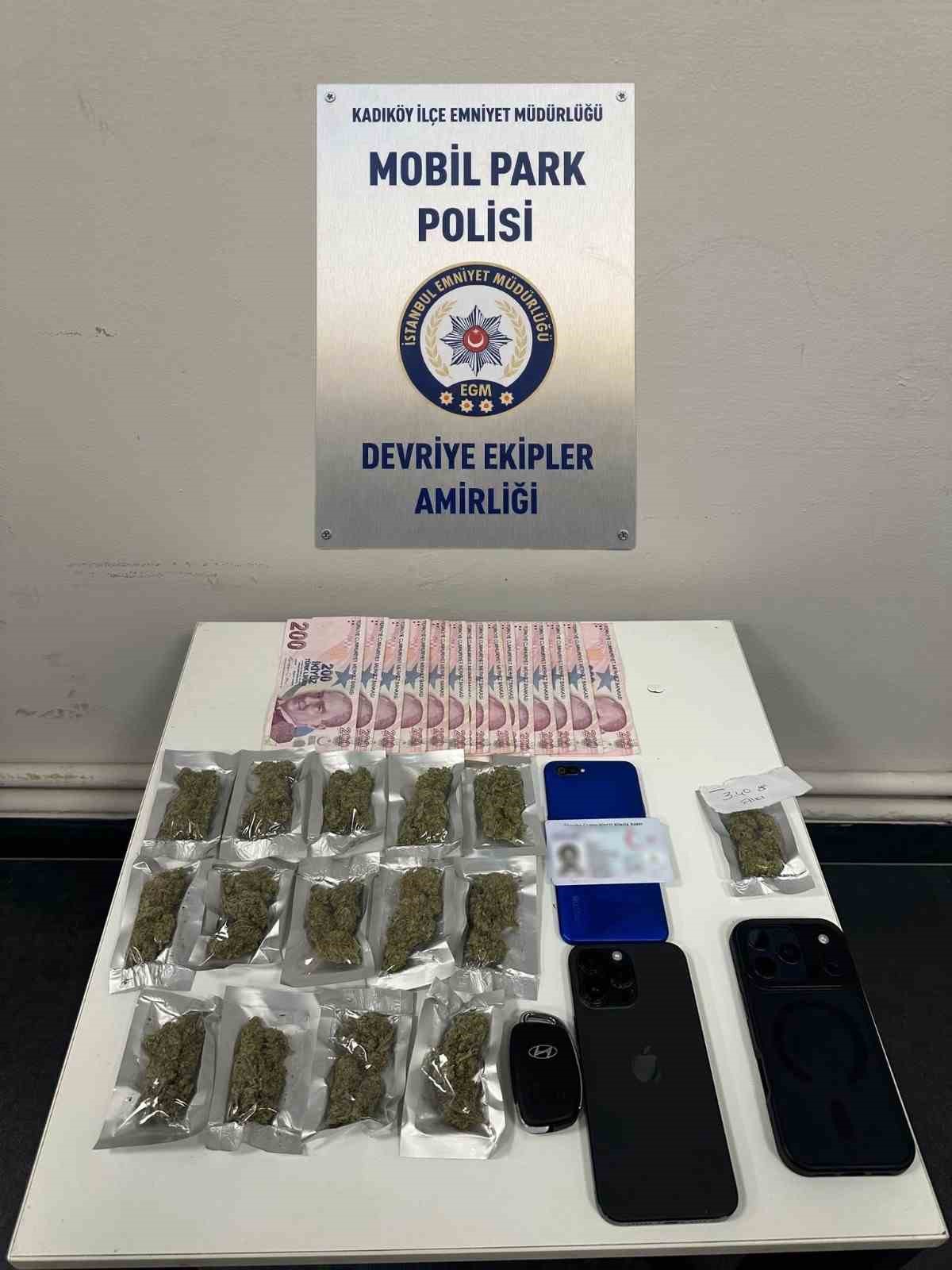 Kadıköy'de dron destekli takipte 2 şüpheli 51 gram marihuanayla yakalandı