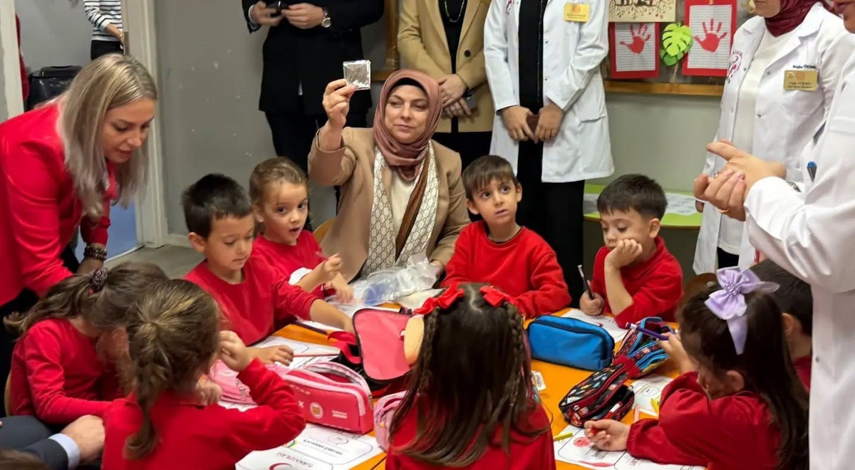 Düzce'de Kaptan Altay Altuğ Kızılay Anaokulunda Kızılay Haftası etkinliği düzenlendi
