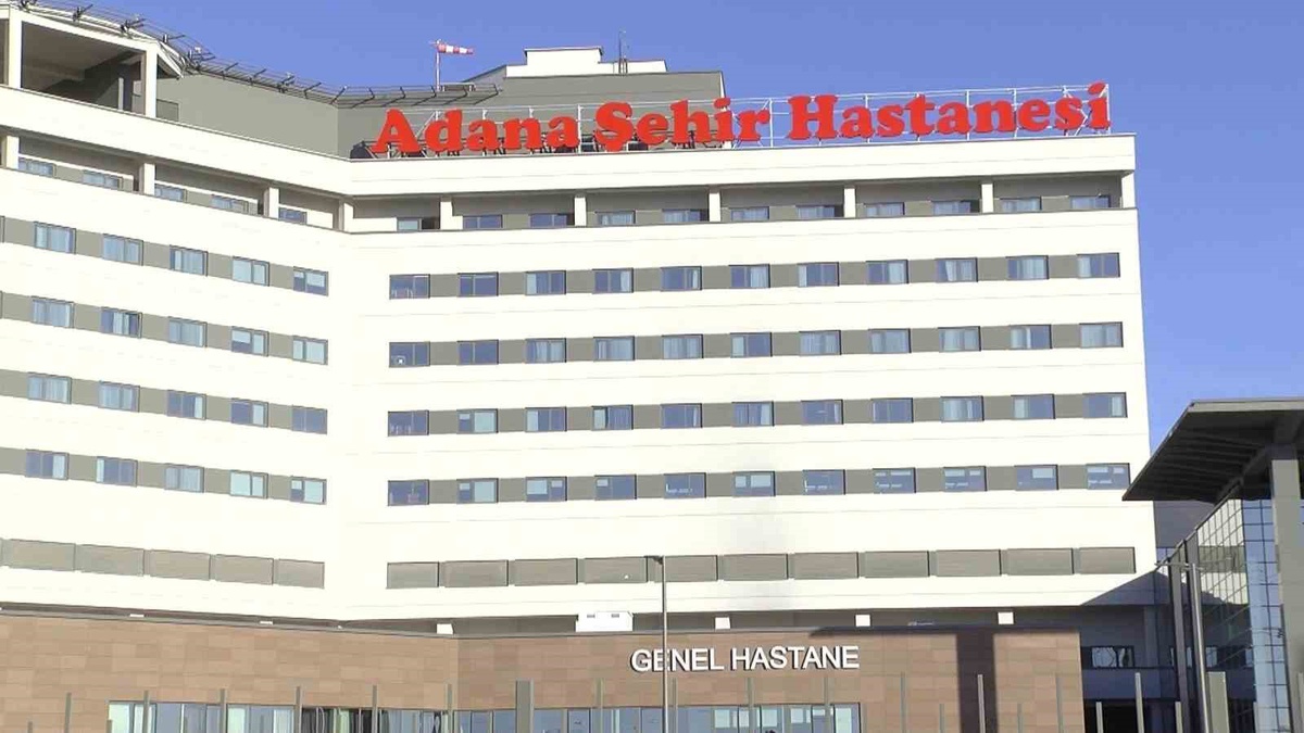 Adana'da hastanede kızını öldürmeye çalışan baba polis operasyonuyla tutuklandı