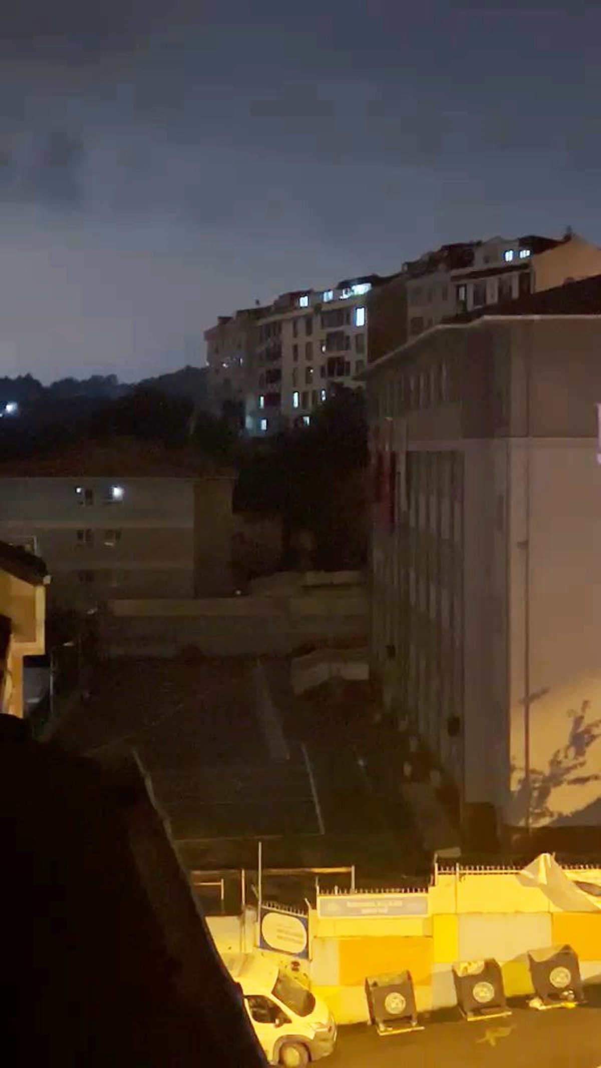 Arnavutköy'de 3 okulun ses sistemlerinden gece müzik ve marş yayını duyuldu