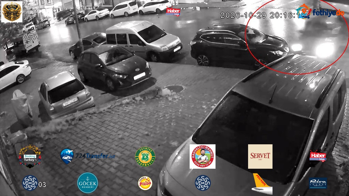 İstanbul Esenyurt'ta kayan otomobil park halindeki araçlara çarptı, yaralanan olmadı